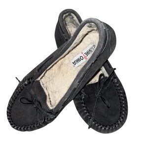 Minnetonka Women’s Gray Cozy Faux Fur Lined Moccasins Size 8